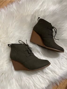 Nautica Olive Lace-Up Wedge Ankle Boots